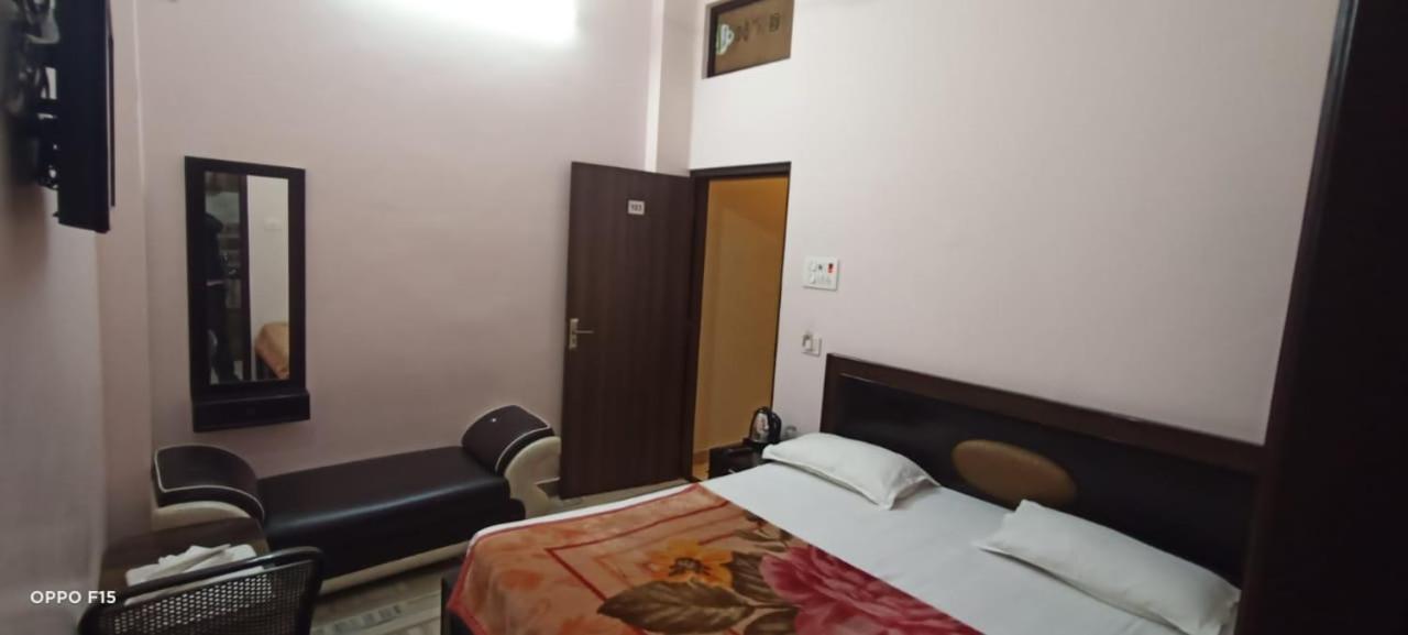 Hotel Blue Star Varanasi Dış mekan fotoğraf